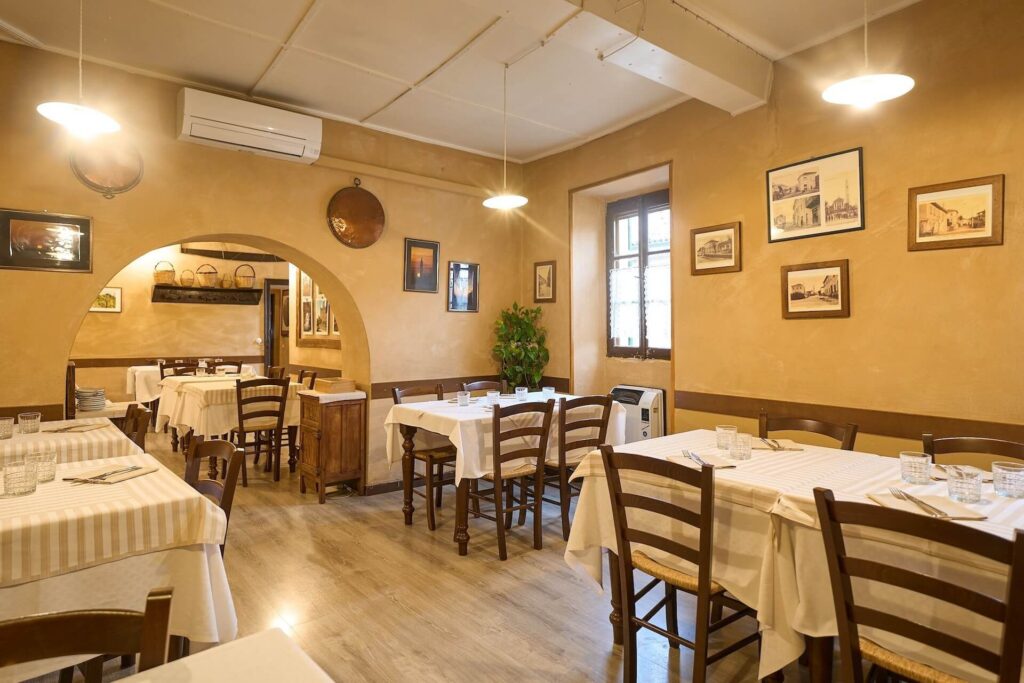 Osteria del Campanile interni